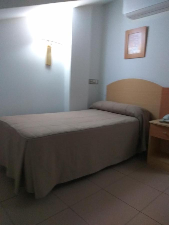 Hostal El Arco Mejorada Del Campo Luaran gambar