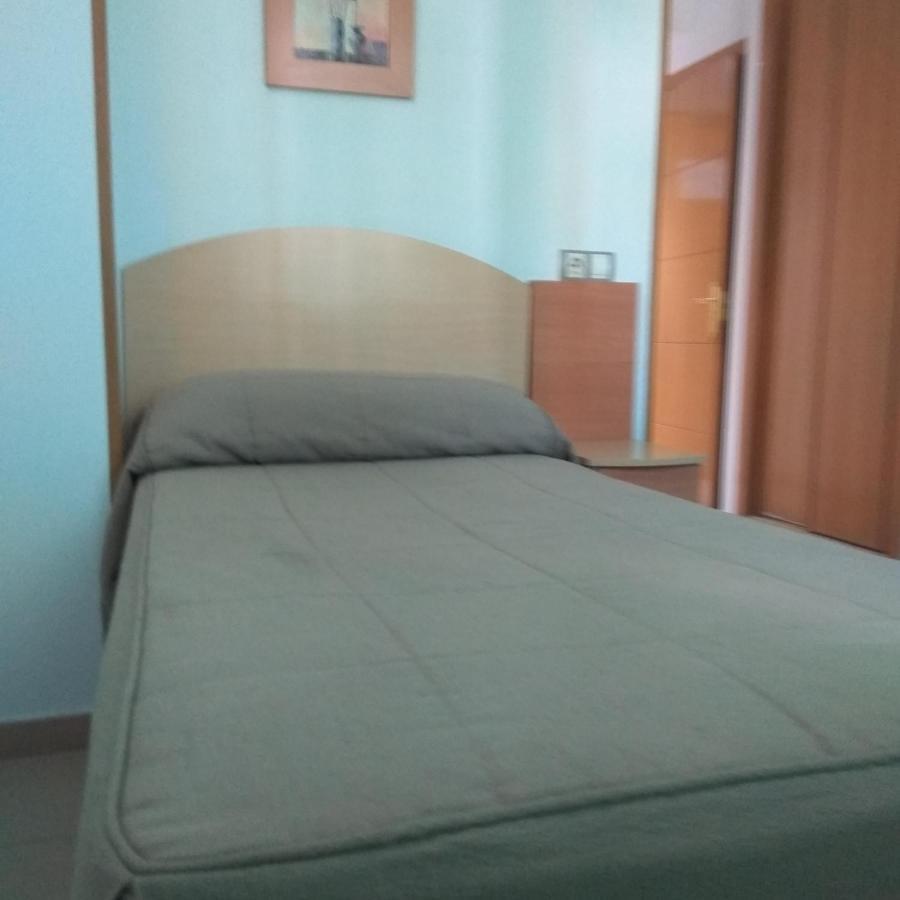 Hostal El Arco Mejorada Del Campo Luaran gambar