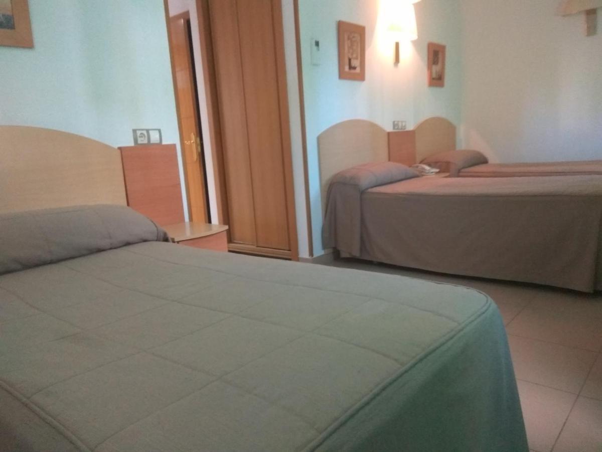 Hostal El Arco Mejorada Del Campo Luaran gambar