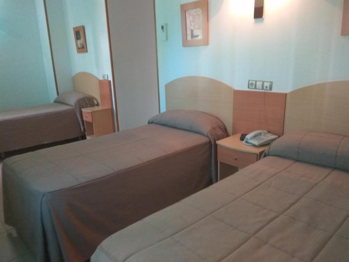 Hostal El Arco Mejorada Del Campo Luaran gambar