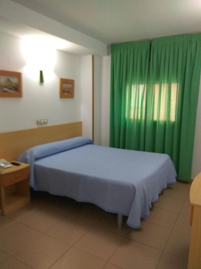 Hostal El Arco Mejorada Del Campo Luaran gambar