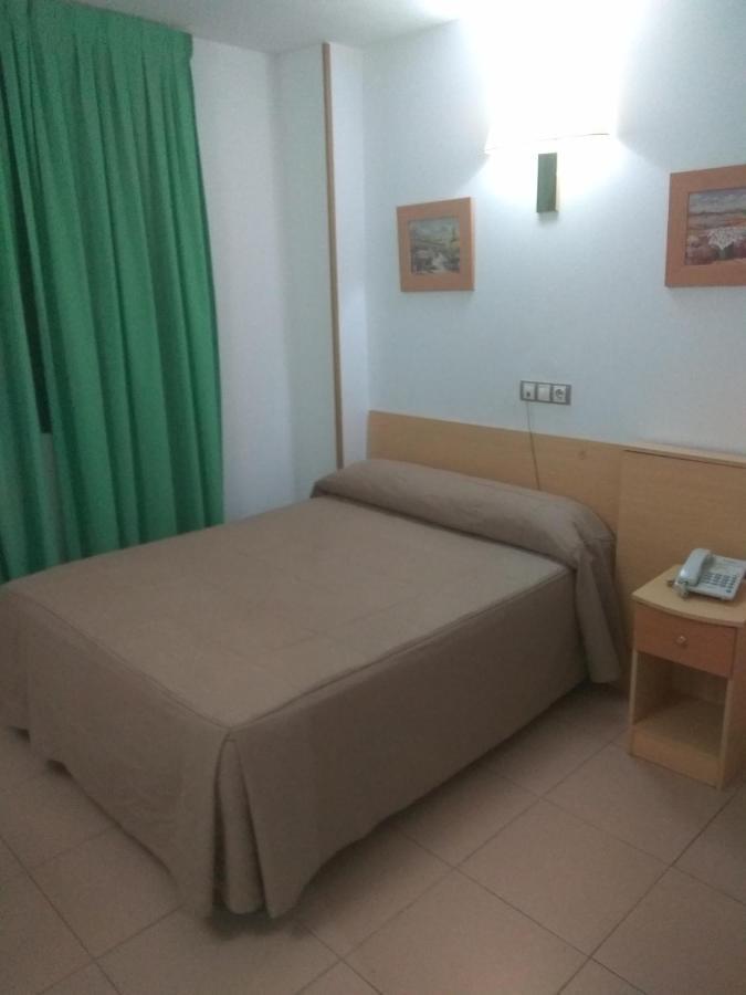 Hostal El Arco Mejorada Del Campo Luaran gambar