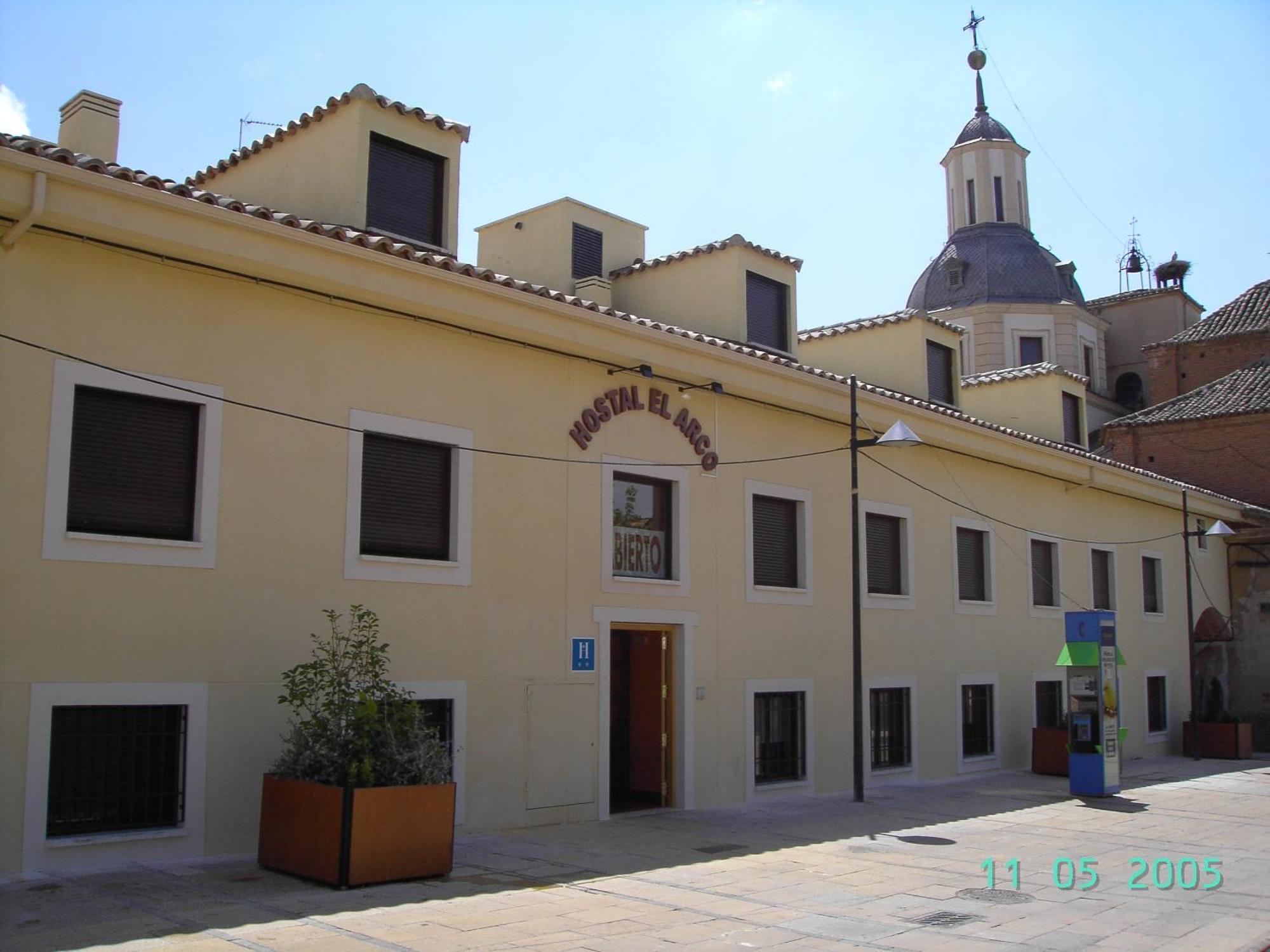 Hostal El Arco Mejorada Del Campo Luaran gambar