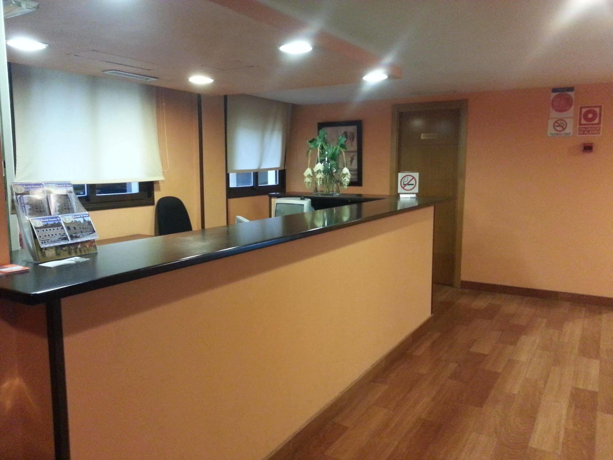 Hostal El Arco Mejorada Del Campo Luaran gambar
