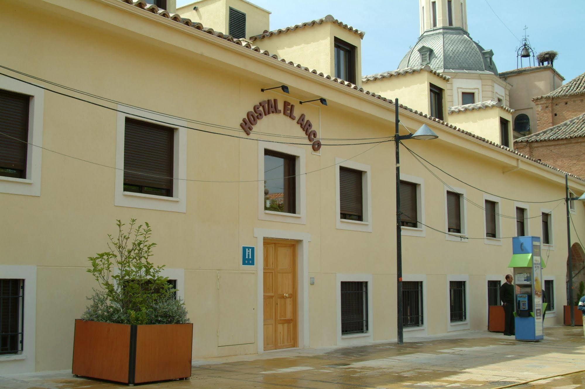 Hostal El Arco Mejorada Del Campo Luaran gambar